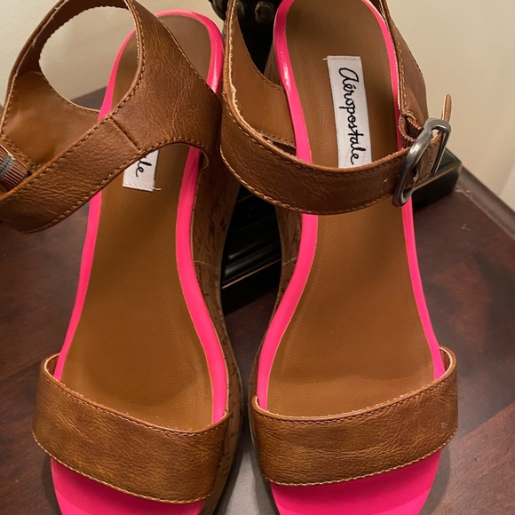 💖AEROPOSTALE 💖low wedge shoes. Genuine leather with cork wedge and pink. - Picture 6 of 6